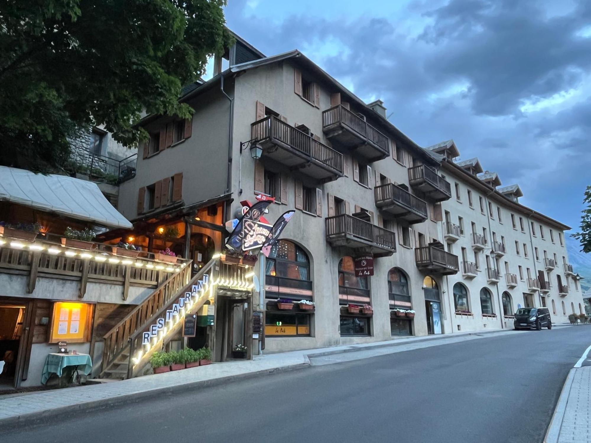 Hotel Des Alpes - Skiers & Bikers Lodge Ла Грав Екстериор снимка
