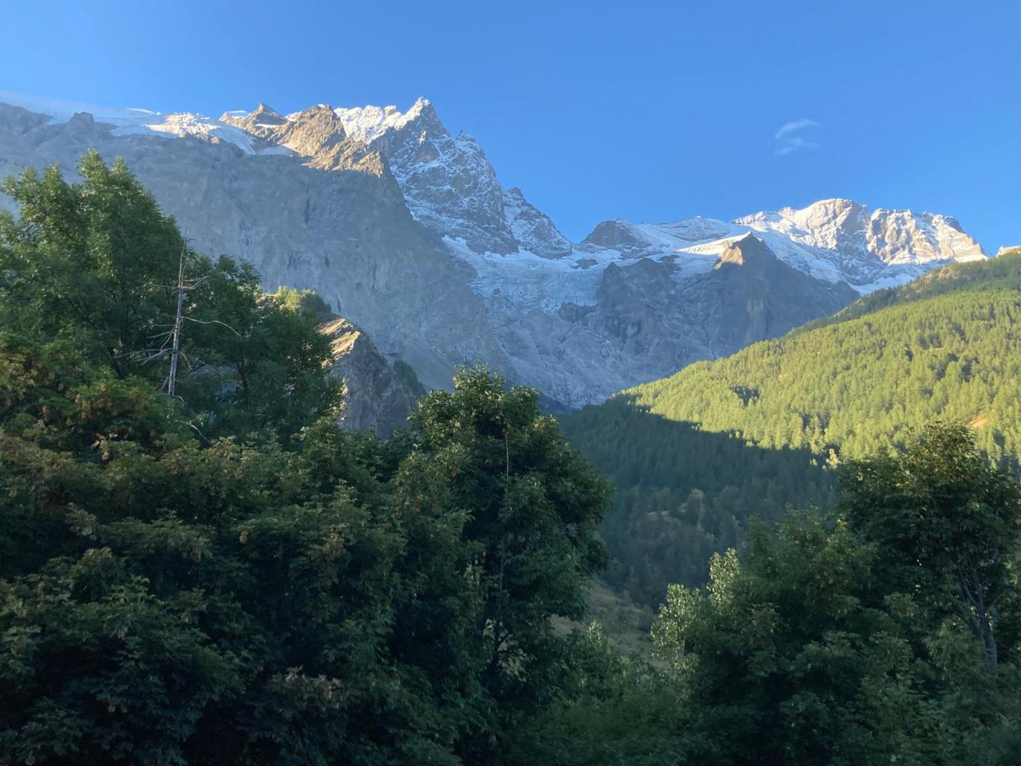 Hotel Des Alpes - Skiers & Bikers Lodge Ла Грав Екстериор снимка