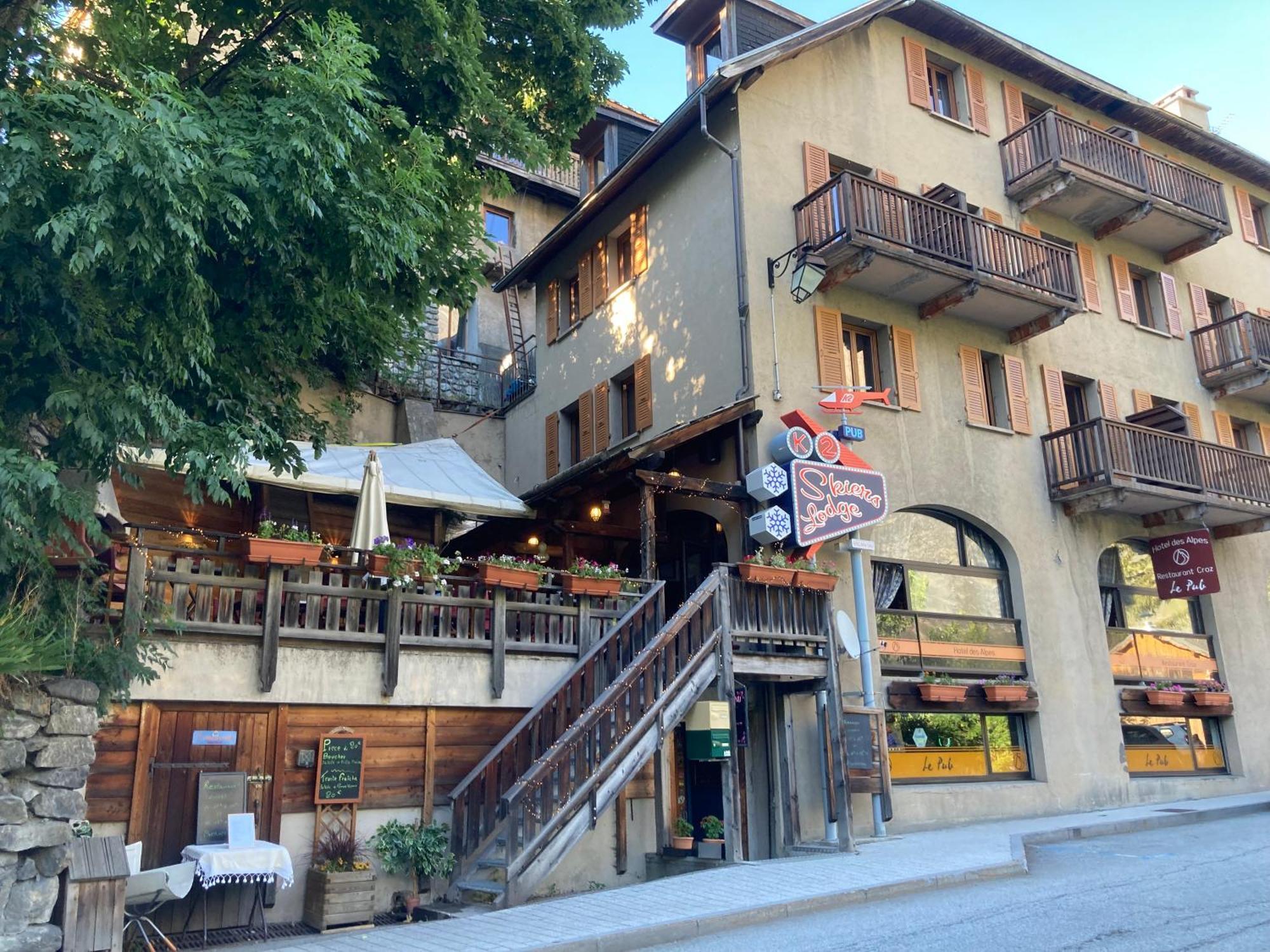 Hotel Des Alpes - Skiers & Bikers Lodge Ла Грав Екстериор снимка