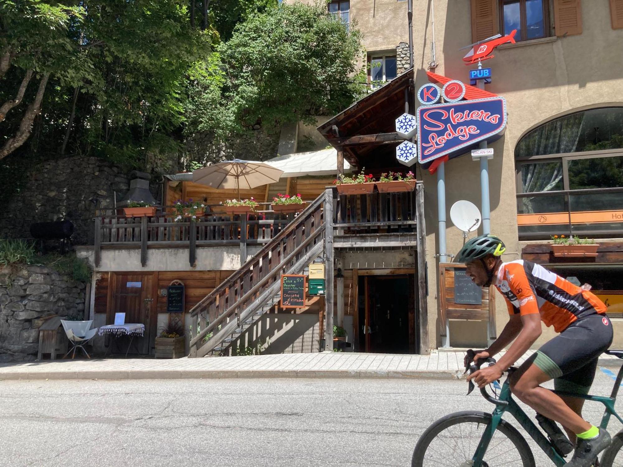 Hotel Des Alpes - Skiers & Bikers Lodge Ла Грав Екстериор снимка