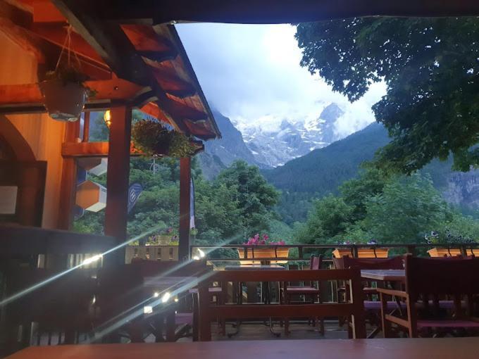 Hotel Des Alpes - Skiers & Bikers Lodge Ла Грав Екстериор снимка